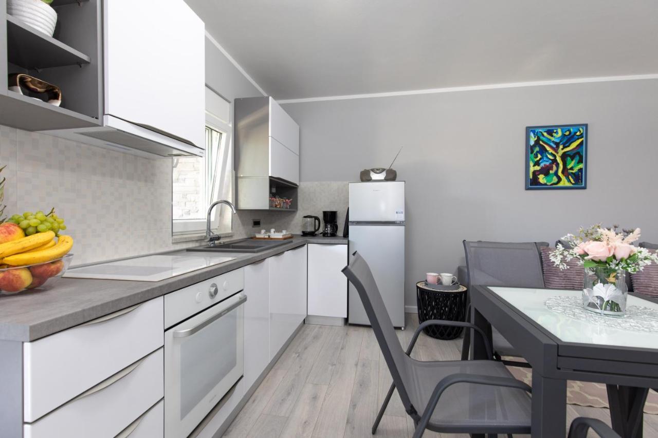 Apartment Odore Di Mare With Beautiful Garden Krk Town Exterior foto